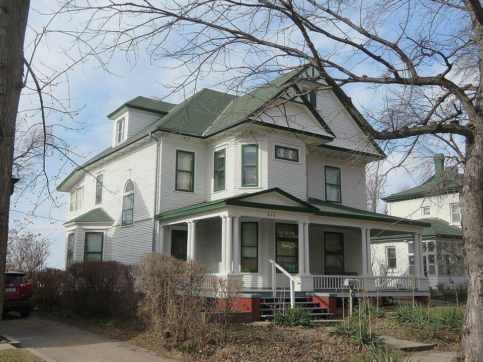 1st image of 216 Bluff St
