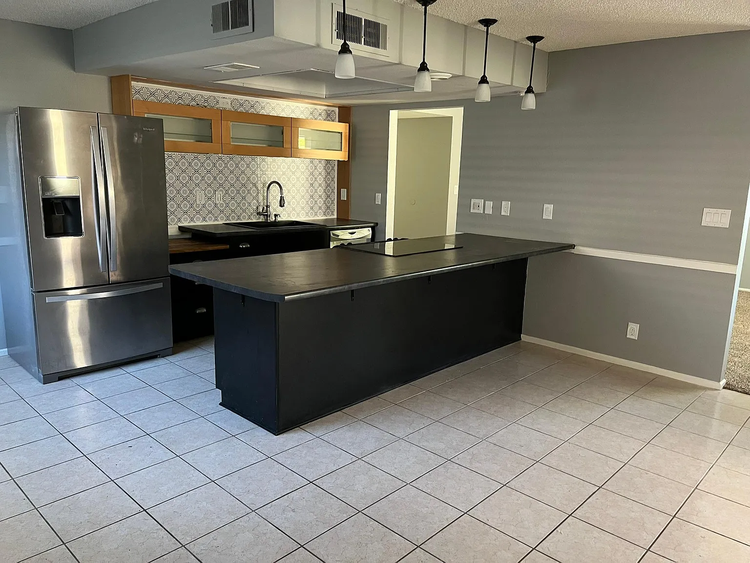 3 bed, 1804 sqft, $2,200 — Photo 2