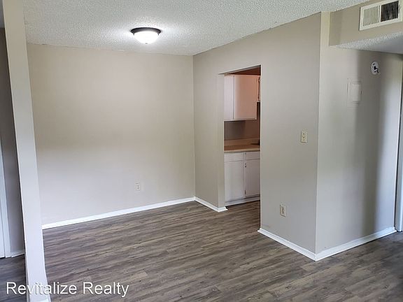 4th image of 19550 Gaston St APT 3