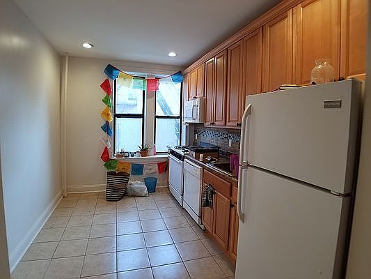 3rd image of 635 E 21st St APT 32
