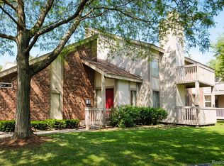 7490 S Brynmawr Ct, West Bloomfield, MI 48322