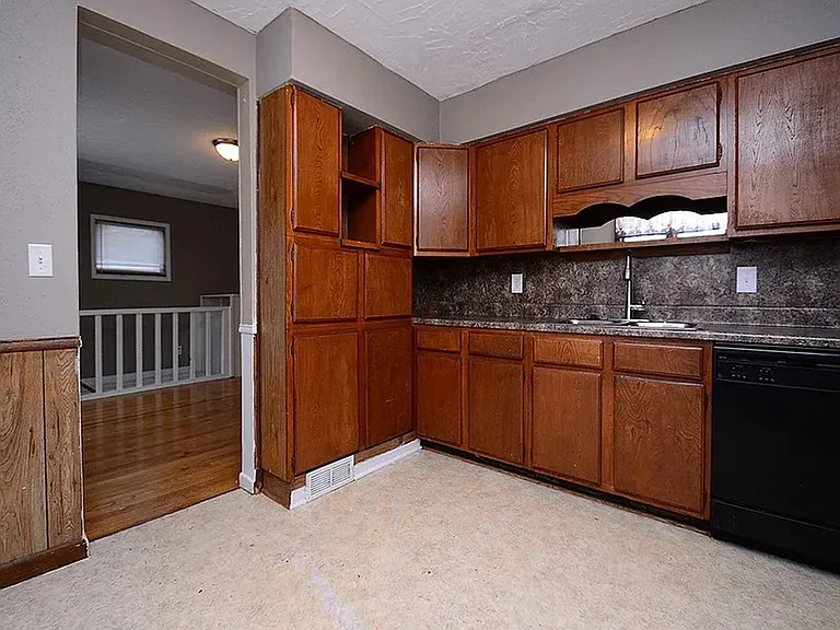 1309 Franklin St — Photo 6