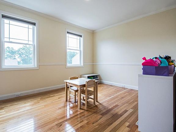4th image of 34 Glenside Dr