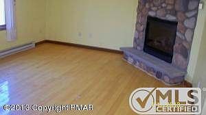 LIVINGROOM W/STONE FP