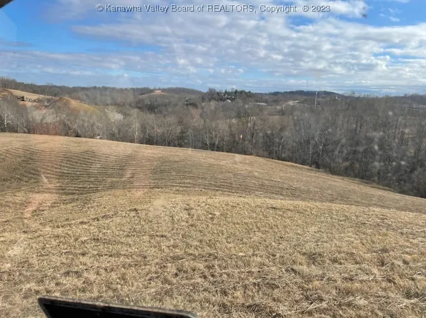 714 Kentuck Rd, Kenna, WV 25248