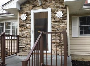 10 S Nauraushaun Rd, Pearl River, NY 10965