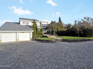 475 Grove Ave, Patchogue, NY 11772