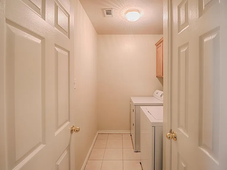 3612 Oldenburg Ct — Photo 8