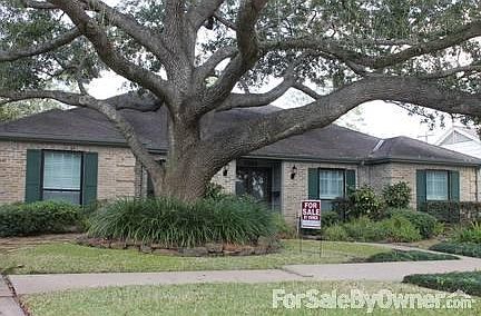 Front
						:
						Great curb appeal in this quiet in town neighborhood