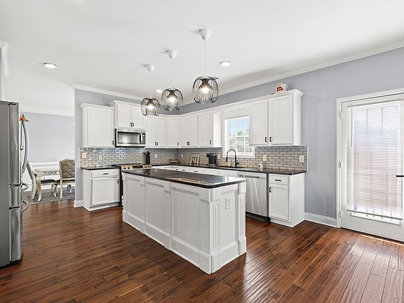 5th image of 50 Riverstone Dr