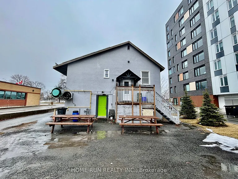 704 Brookfield Rd S — Photo 1