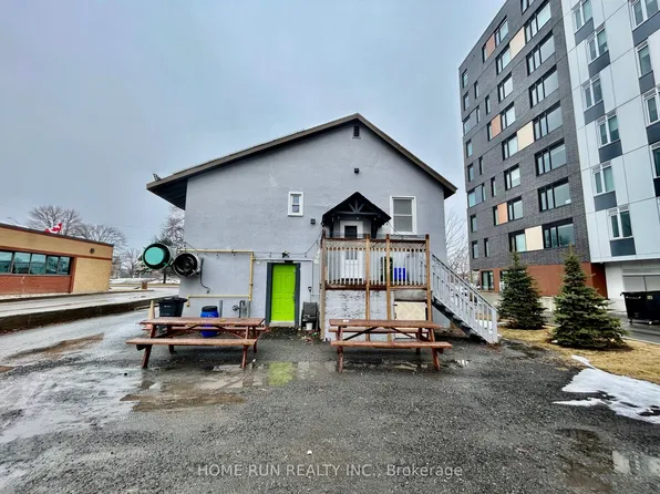 704 Brookfield Rd, Ottawa, ON K1V 6J4