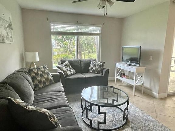 3rd image of 508 Villa Cir #508