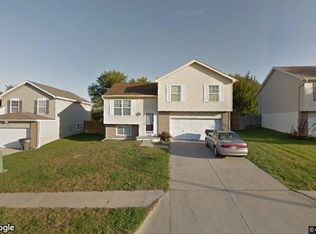 15828 Redwood St, Omaha, NE 68136