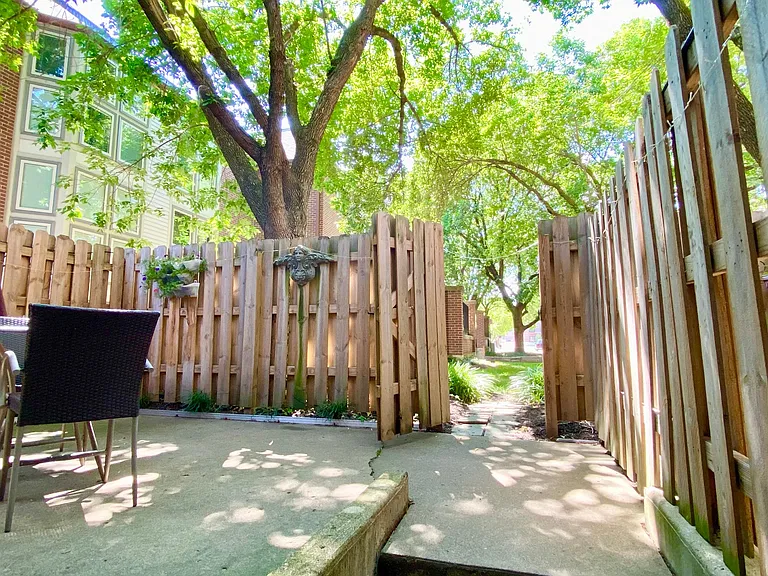 410 N Park Ave — Photo 25
