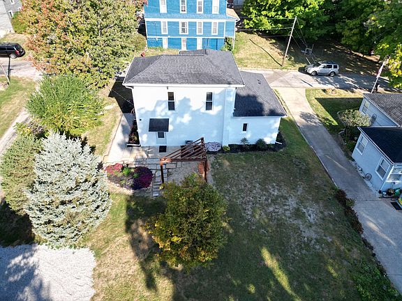 3rd image of 52 Washington St