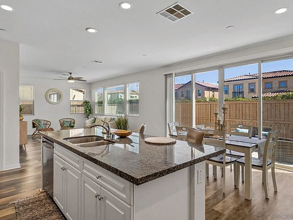 4th image of 979 Rolling Dunes Way