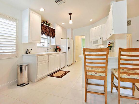 2nd image of 861 Niemen Dr