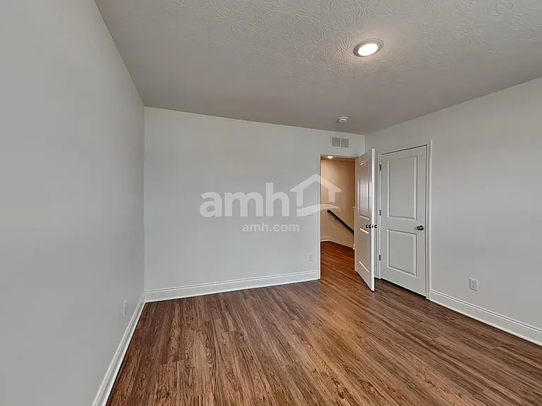 1037 Castor Dr — Photo 18