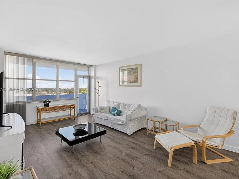 7441 Wayne Ave #8J — Photo 2