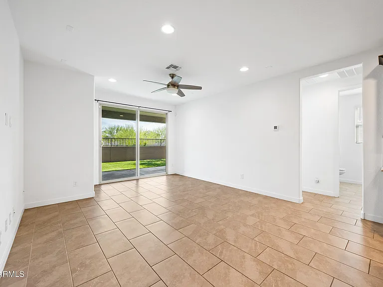 8911 W Solano Dr — Photo 5