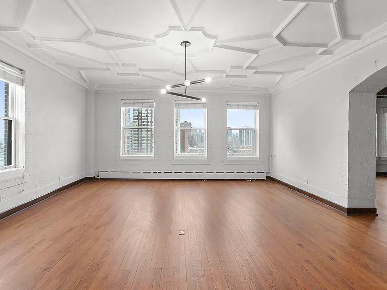 534 W Startford Pl — Photo 60