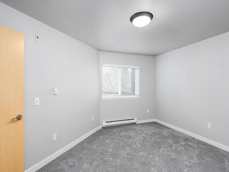1x1 - 728 SF - Bedroom