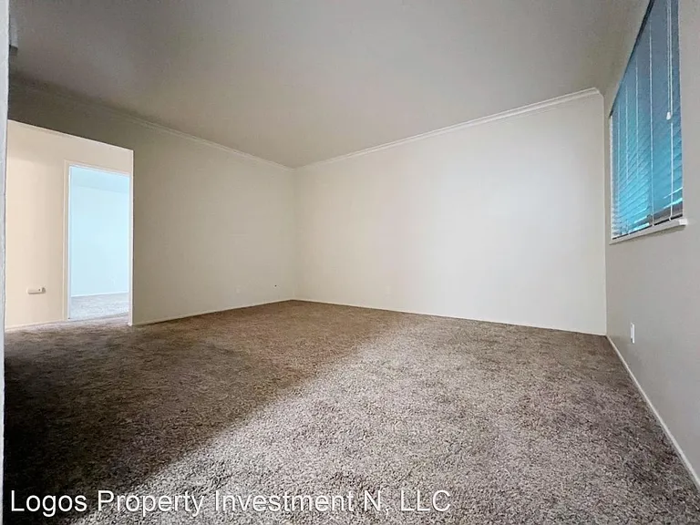 Vernon Apartments — Photo 10