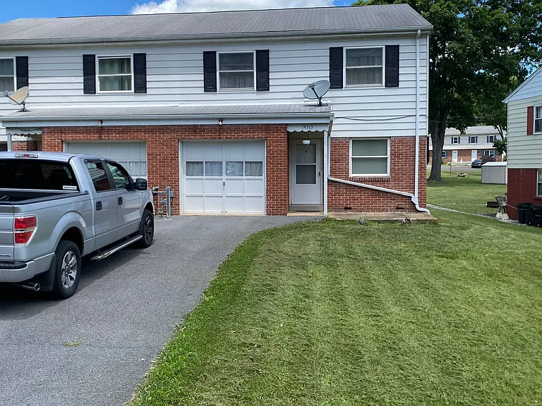 14313 Greenfield Cres SW — Photo 11