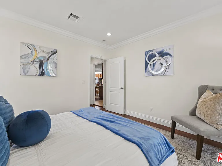 1114 S La Peer Dr — Photo 23