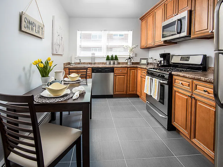 Georgetown Apartments — Photo 3