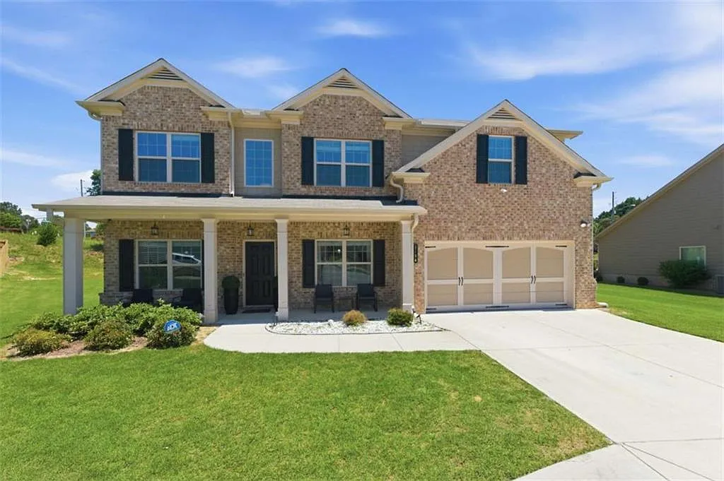 5 bed, 4.0 bath, 3300 sqft, $3,195 — Photo 1