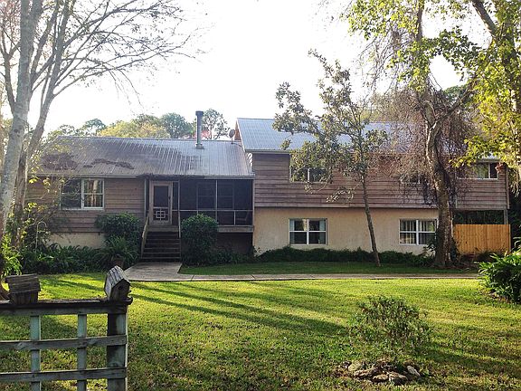 2nd image of 150 Woodfern Ln