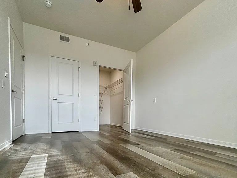 Renaissance Pointe Parkland Heights — Photo 23