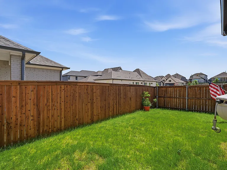 1528 Sandhill Ln — Photo 31