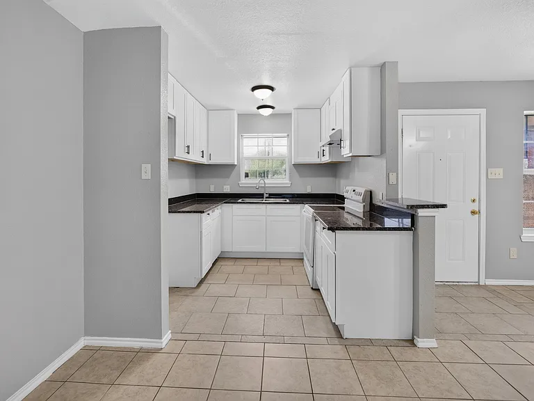 1424 E Mulkey St #1426 — Photo 17