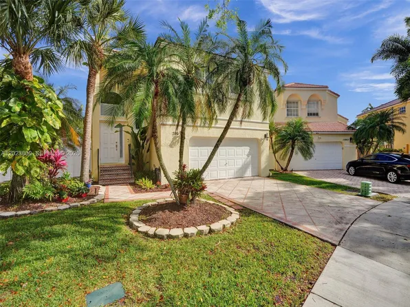 700 NW 158th Ln, Pembroke Pines, FL 33028