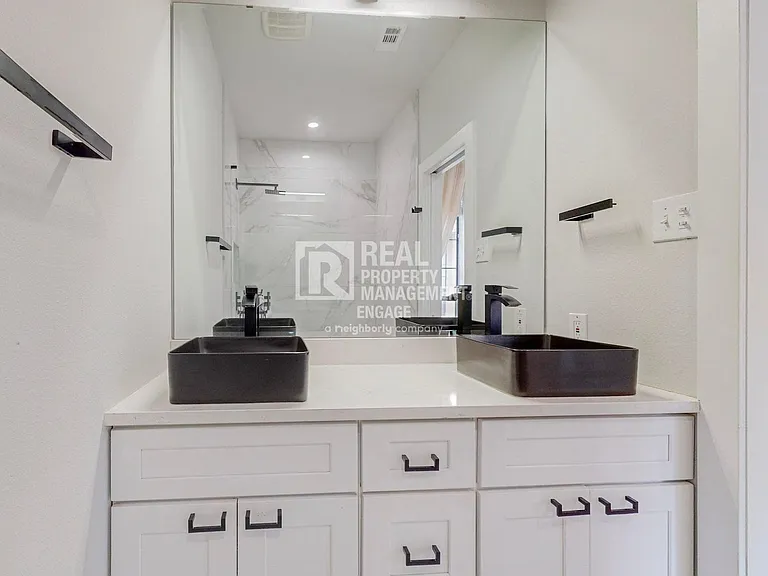 4307 Gilbert Ave #306 — Photo 21