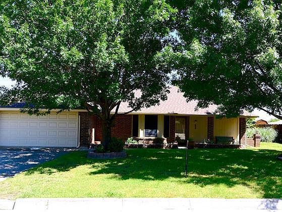 1st image of 829 Nicole Dr