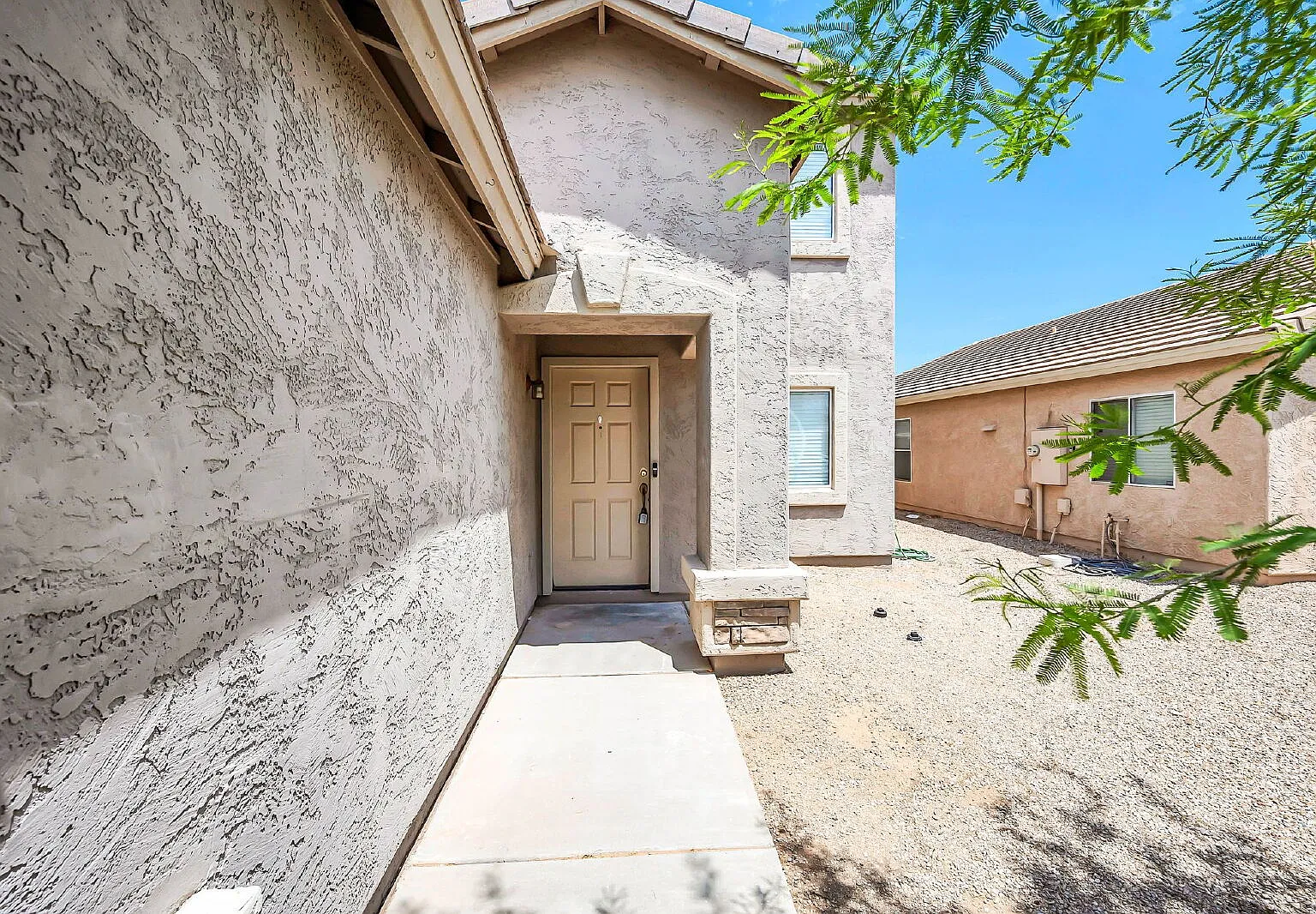 3 bed, 2.5 bath, 2069 sqft, $2,050 — Photo 4