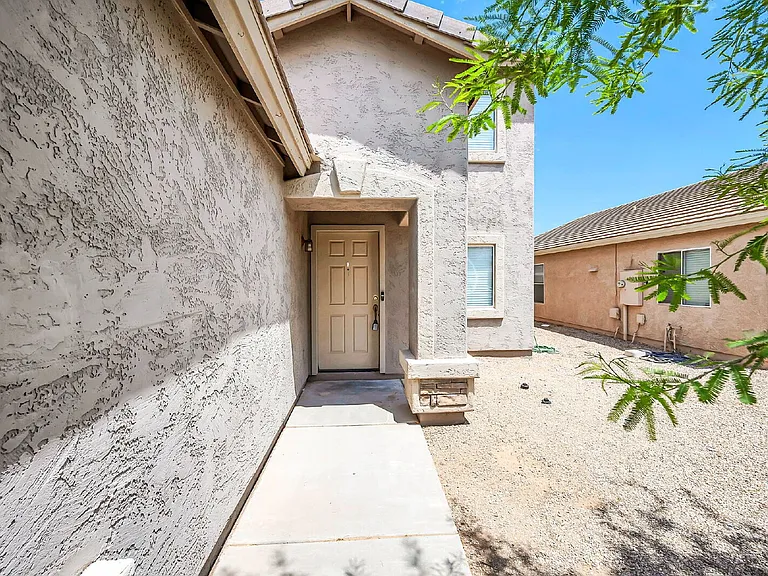 2422 E Olivine Rd — Photo 4