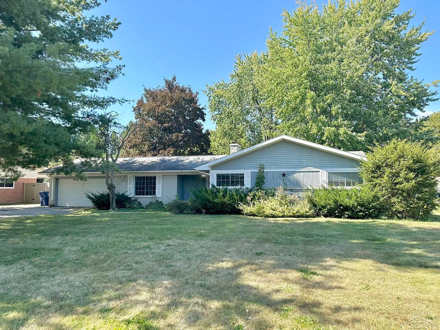 1067 Allendale Dr photo 1