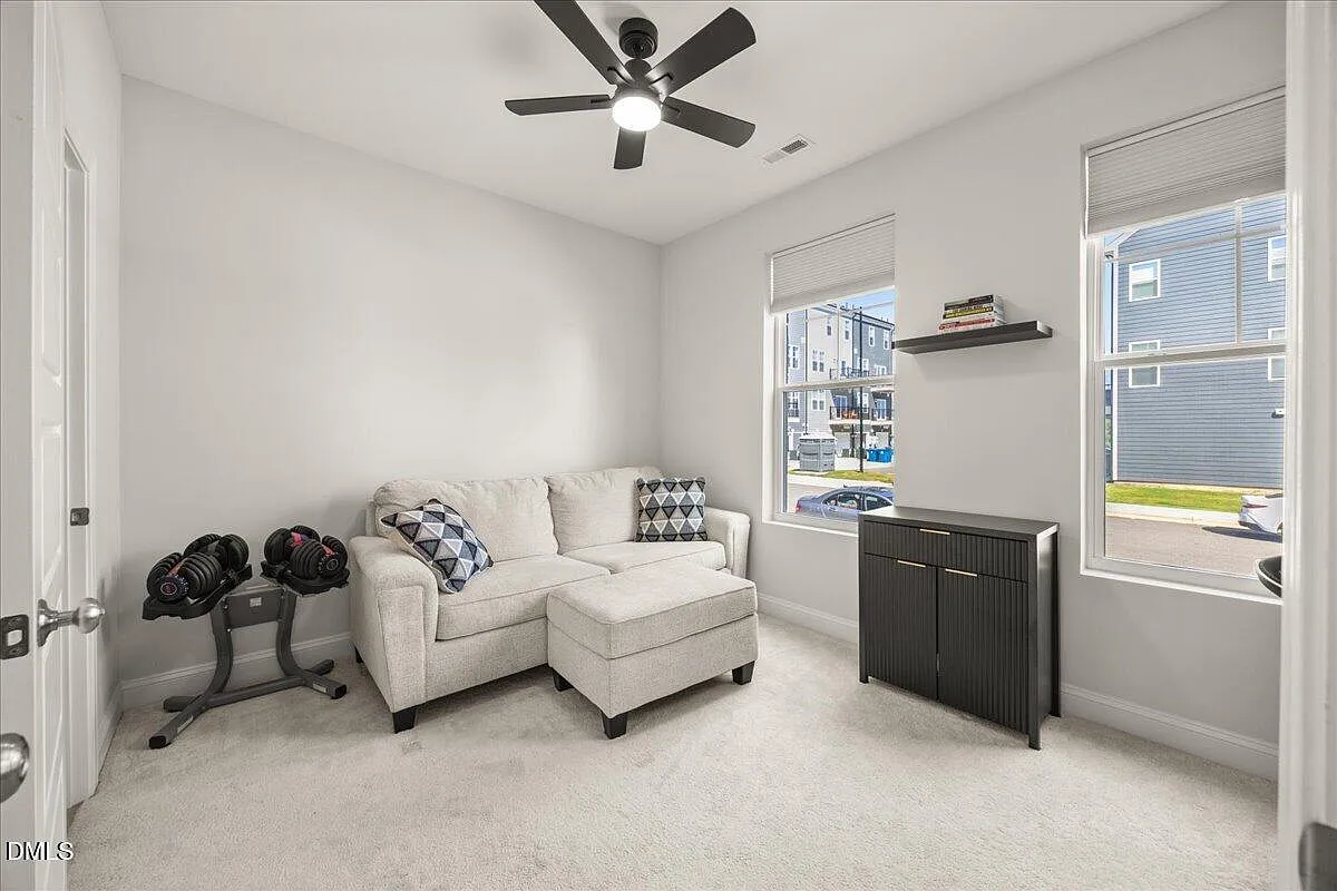 4 bed, 3.5 bath, 2443 sqft, $2,800 — Photo 4