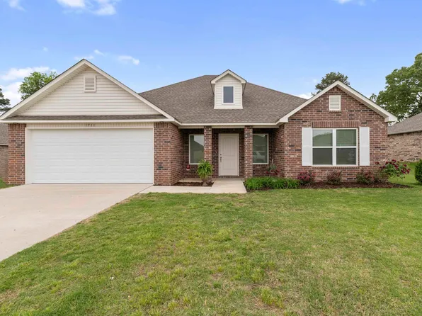 1711 Ridgefield Cir, Searcy, AR 72143