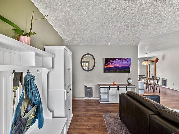 3rd image of 322 Meadowbrook Drive