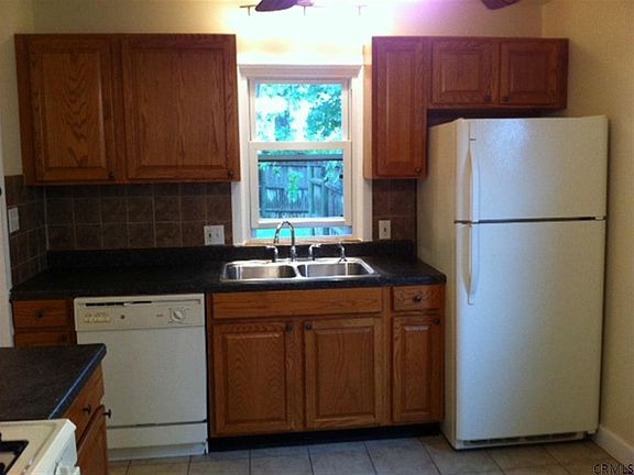 4th image of 21 Highland Ave