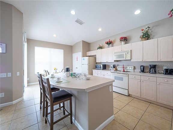 3rd image of 8162 Fan Palm Way