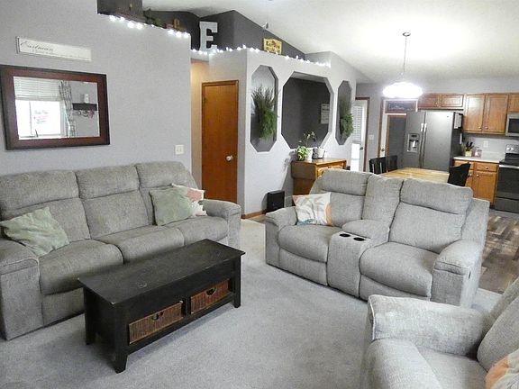 3rd image of 503 E 10th St