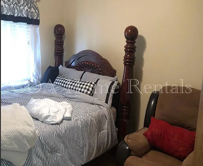 2218 S Beech St — Photo 8