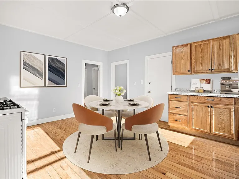 58 Calmar St #2 — Photo 8